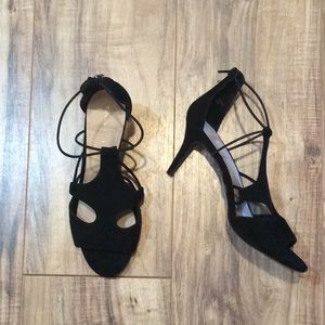 Tahari 8 black t-strap heel
